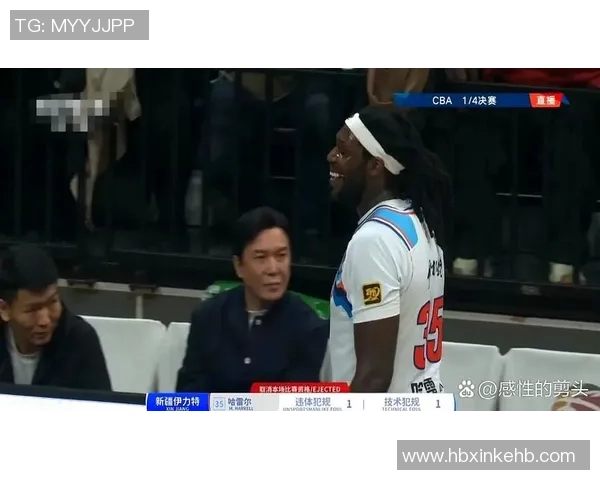 足球追裁判：当场上争议成为焦点球迷与裁判的较量与思考